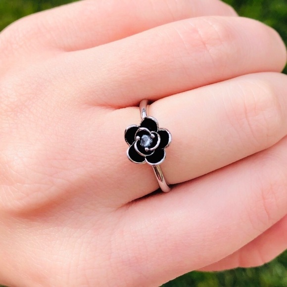 Jewelry - Vintage Antique  Rose Flower Shape Ring